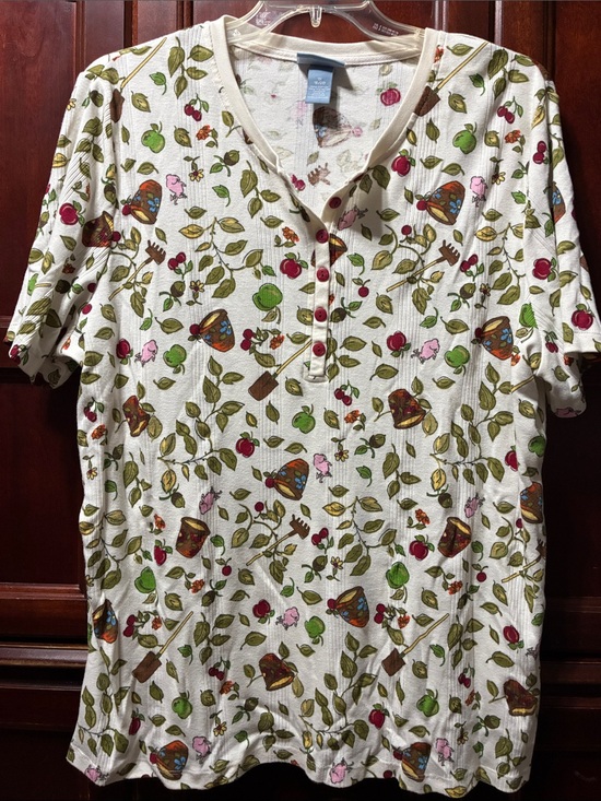 Liz & Me Tops - Women’s vintage 1X cream short sleeve Tee with Garden Print